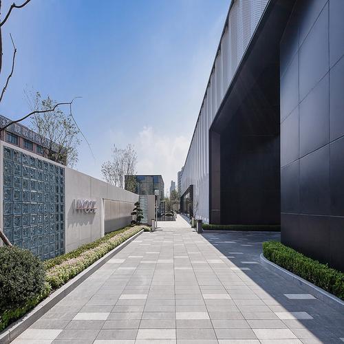 龚胜豪,公司经营范围包括:室内外装饰工程及设计,